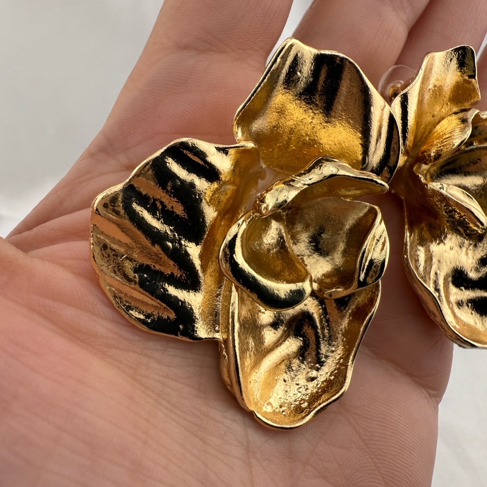 Zara orchid gold color unique Floral Statement Earrings - Picture 5 of 7